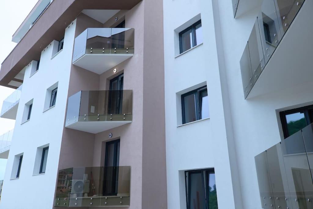 City Center Accommodation - 308 레시차 외부 사진